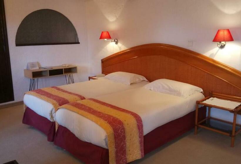 اتاق اساندارد با چشم‌انداز جانبی به دریا, Chambres D'hôtes Les Terrasses Du Soleil