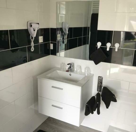 اتاق استاندارد سه نفره, Auberge Le Cheval Blanc