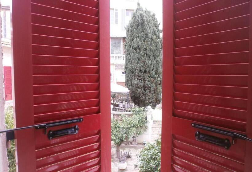 标准间带露台, Hôtel Les Orangers