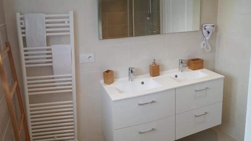 Дом 3 Спальни, Le Castel Guesthouse