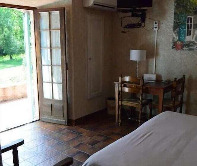 Номер Стандарт, Hôtel La Pierrerie