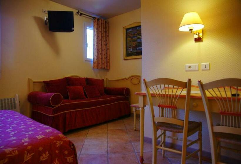 חדר סטנדרט לארבעה, Logis Hotel & Restaurant L Etape Bouc Bel Air   Gardanne