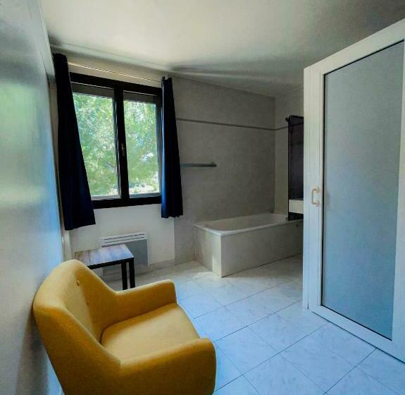 Номер Стандарт, Logis Hotel & Restaurant L Etape Bouc Bel Air   Gardanne