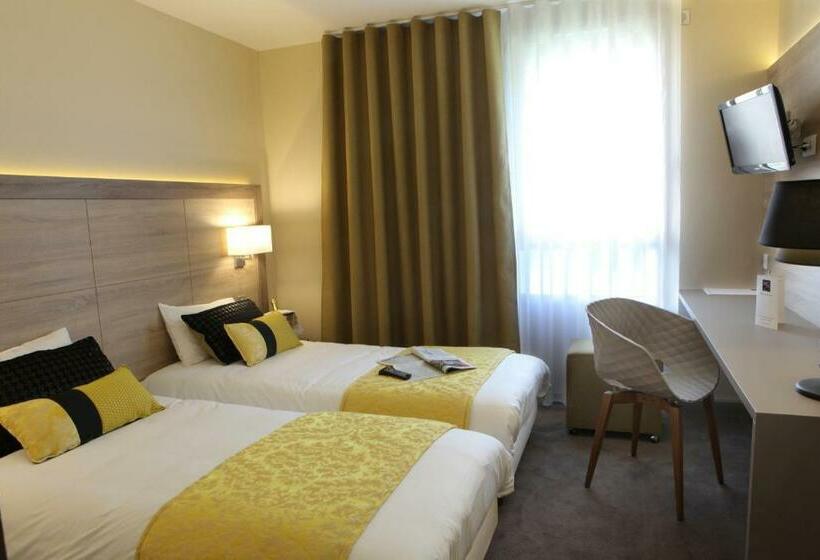 آپارتمان یک خوابه با دری مشترک که هال را جدا می کند., Relais Saint Jacques  Chateauroux