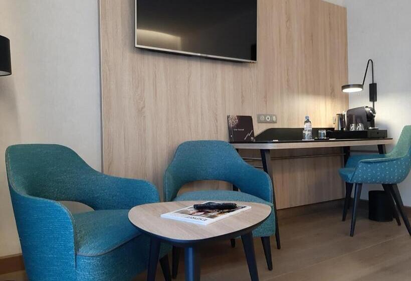 اتاق استاندارد با چشم‌انداز استخر, Relais Saint Jacques  Chateauroux