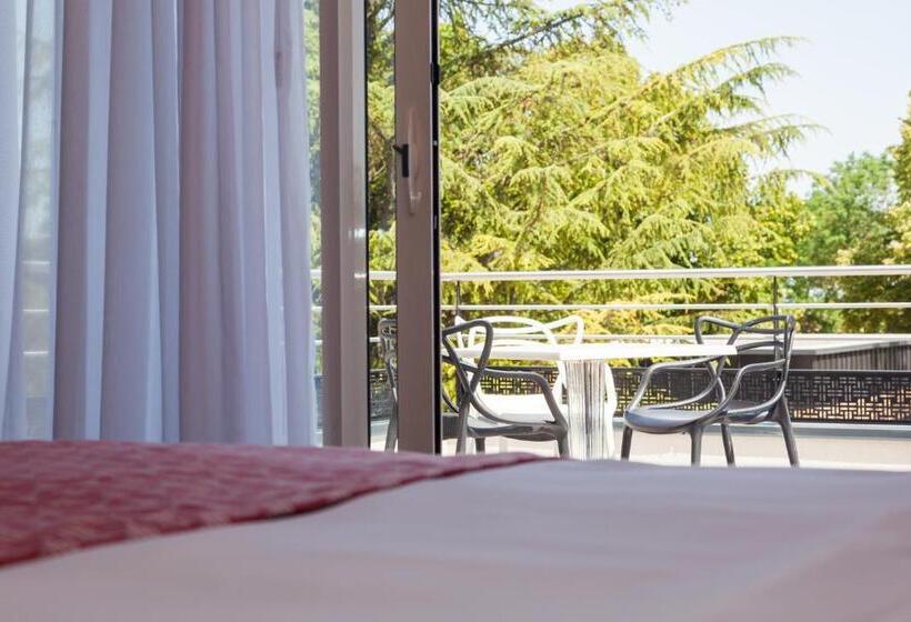 اتاق استاندارد با چشم‌انداز استخر, Relais Saint Jacques  Chateauroux