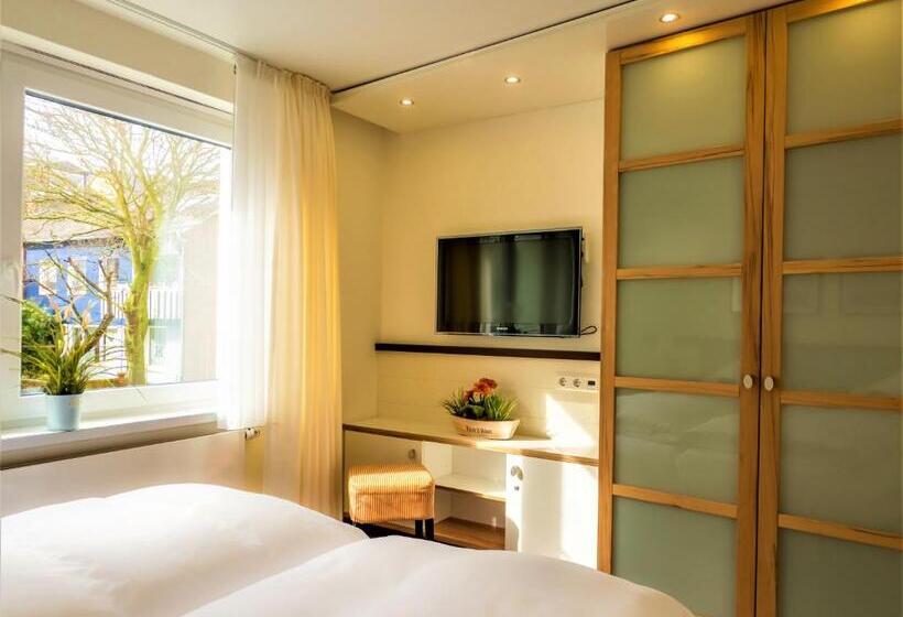 1 Bedroom Apartment Lake View, Miramar