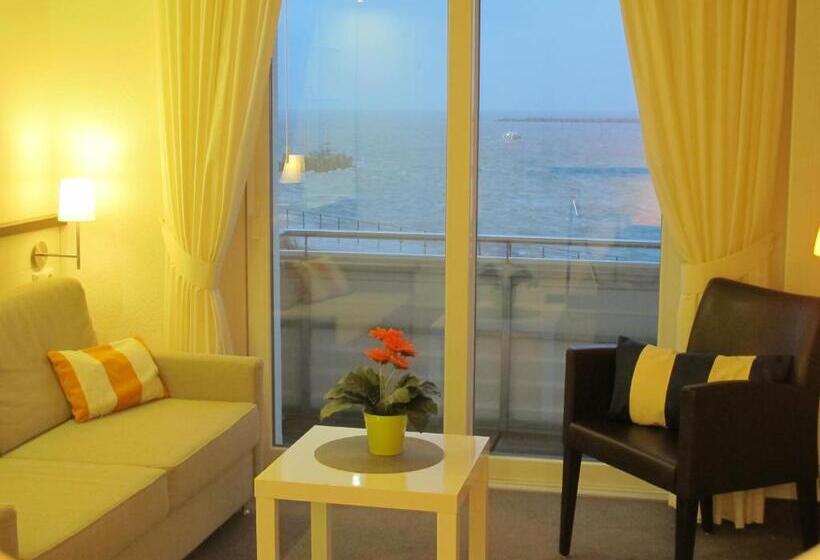 1 Bedroom Apartment Lake View, Miramar