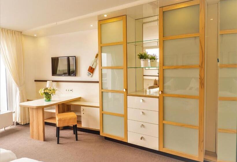 Pokój Standard Trzyosobowy, Miramar