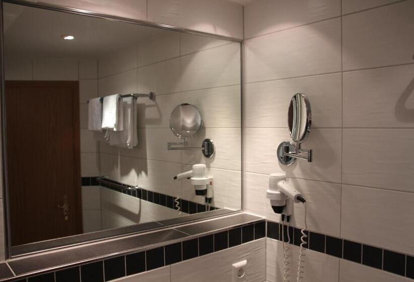 اتاق راحتی سه تخته, Central