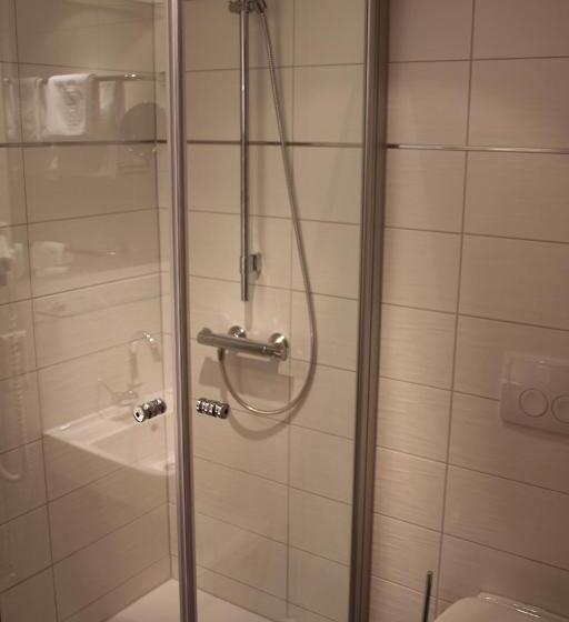 اتاق راحتی سه تخته, Central