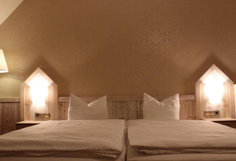 اتاق راحتی سه تخته, Central