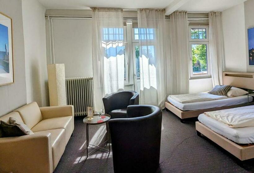标准间, Schweizerhaus