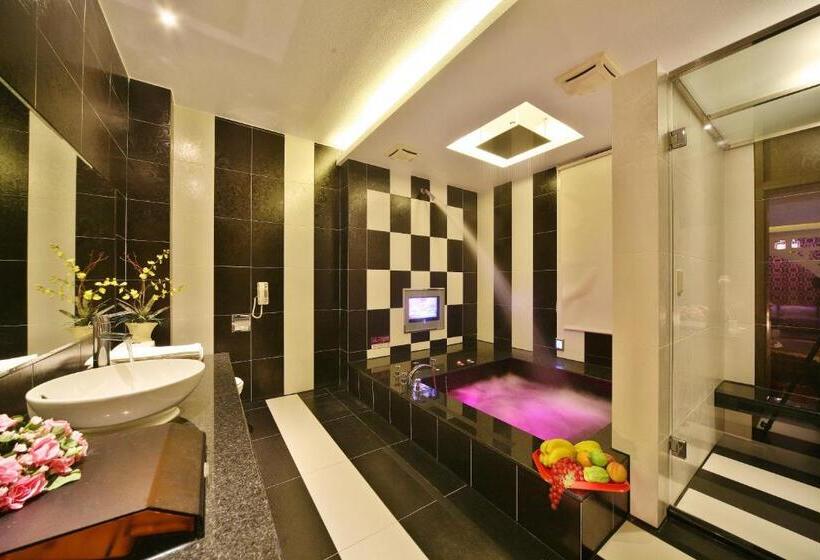 اتاق لوکس, Shining Motel