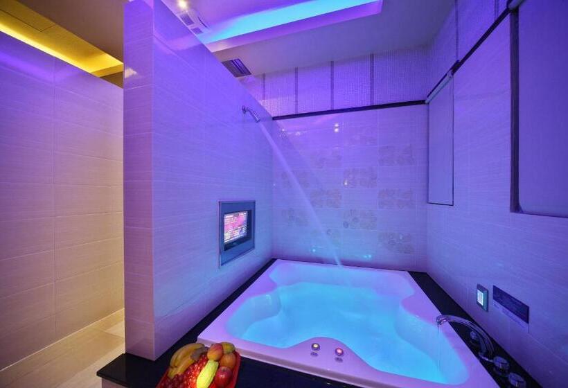 اتاق استاندارد با تخت بزرگ, Shining Motel
