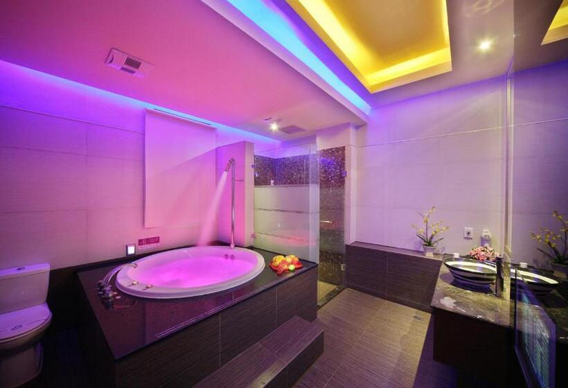 اتاق استاندارد با تخت بزرگ, Shining Motel