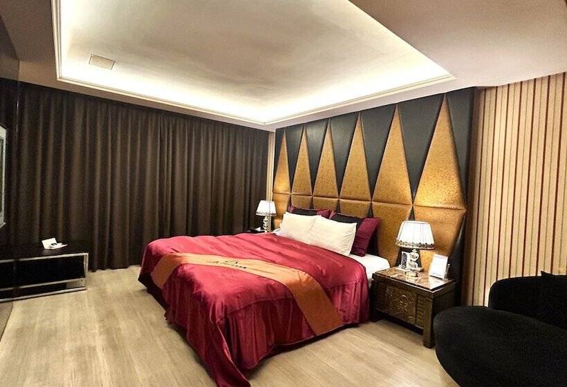 اتاق استاندارد, Shining Motel