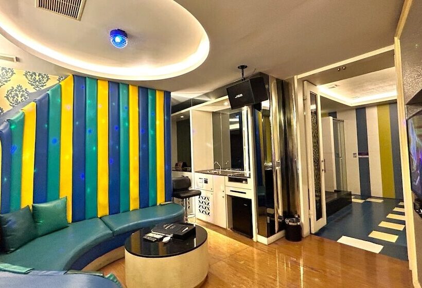 اتاق استاندارد, Shining Motel