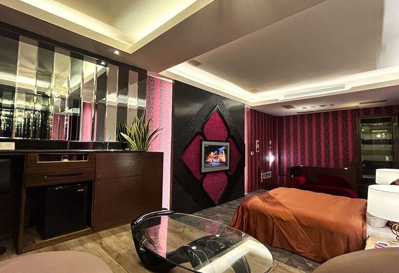 اتاق استاندارد, Shining Motel