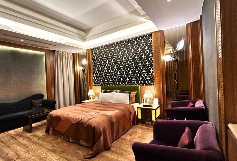 اتاق استاندارد با تخت بزرگ, Shining Motel
