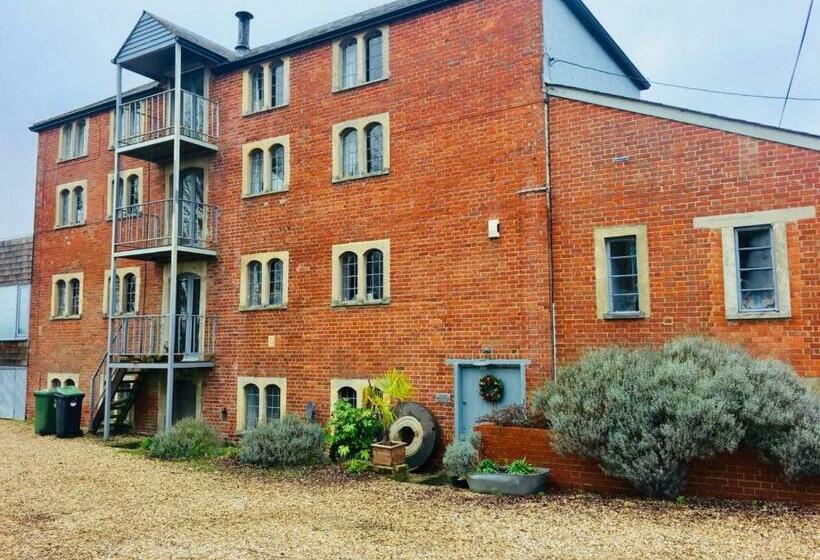 اتاق لوکس با تخت بزرگ, B&b At The Old Mill