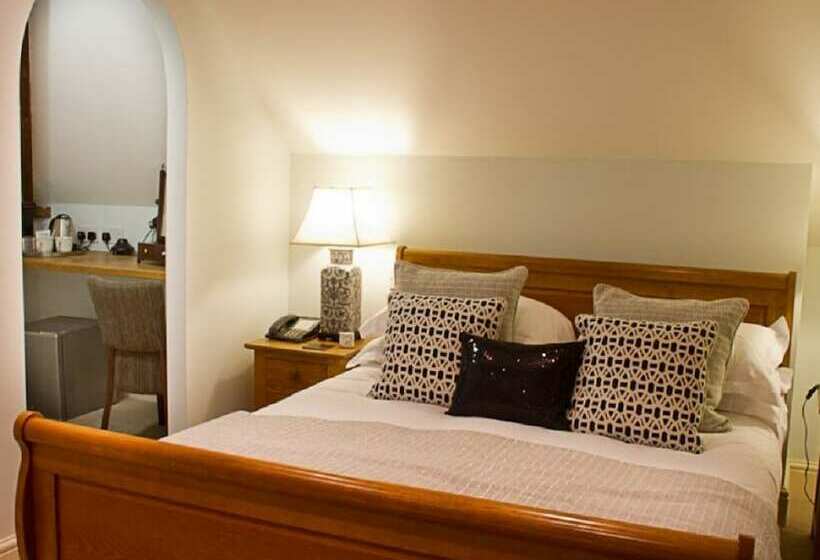 Номер Стандарт, St Johns House Lichfield