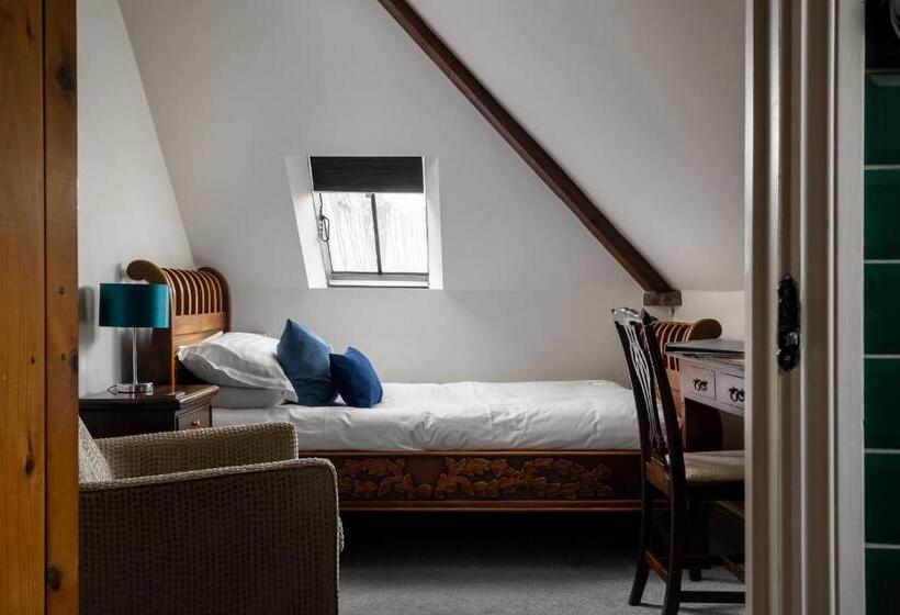 Номер Стандарт, St Johns House Lichfield