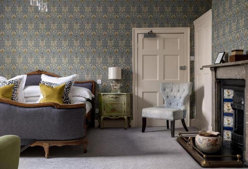 Номер Стандарт, St Johns House Lichfield