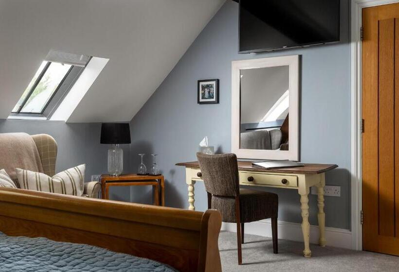 Номер Стандарт, St Johns House Lichfield