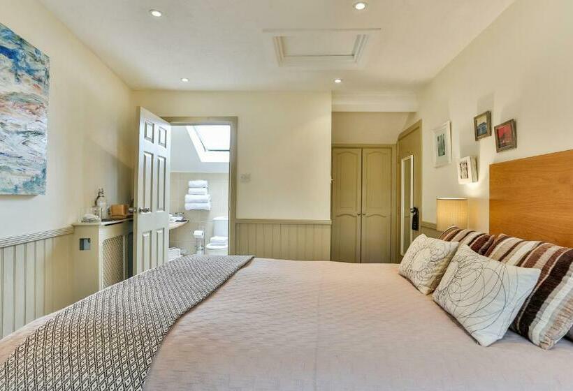Номер Стандарт, The Coach House Brecon
