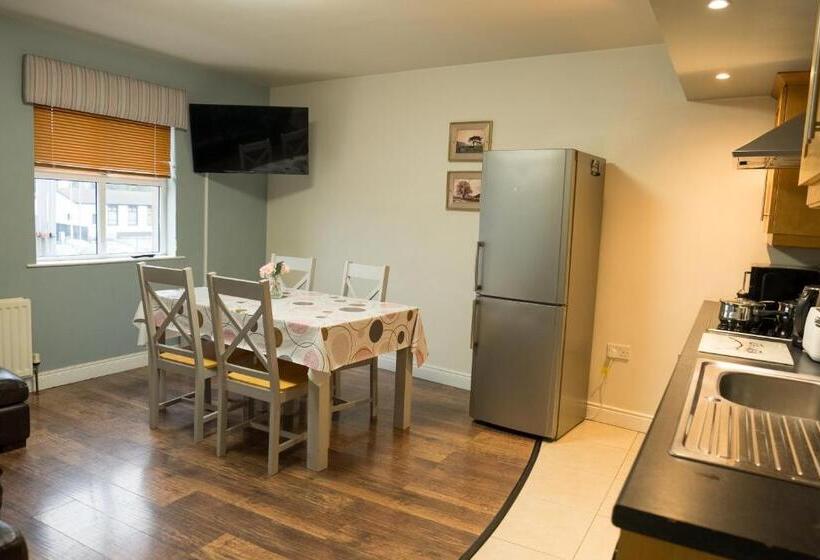 침실 2개 아파트, Walsh S Hotel And Apartments