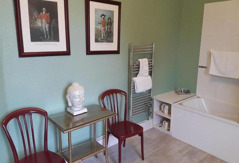 Номен Superior с Гидромассажем, Holywell House