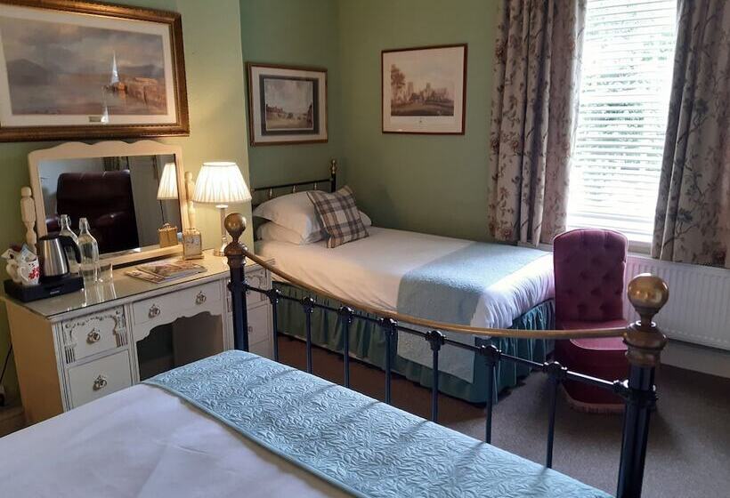 Семейный Номер, Holywell House