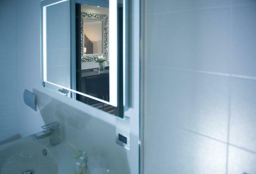 Номер Deluxe, Wharton Park Golf & Country Club