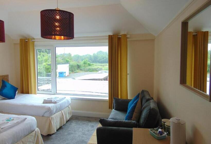 스탠다드 트리플 룸, Callander Hostel