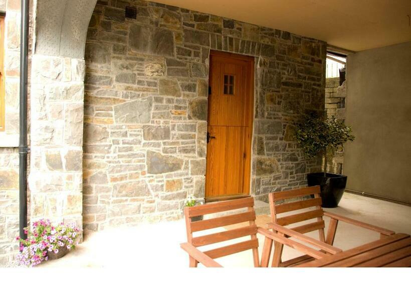 Люкс, Courtyard Mews Armagh City