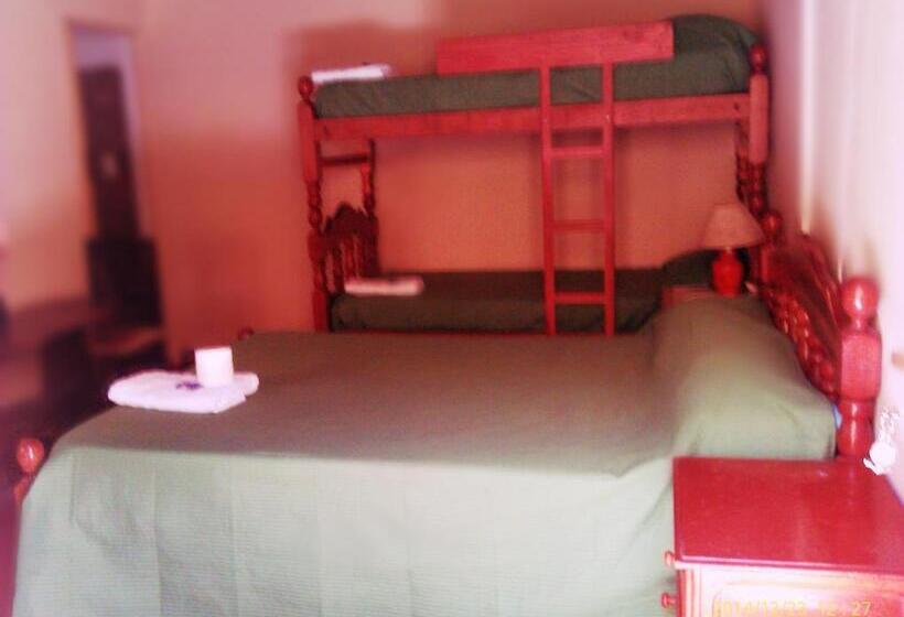 Четырехместный Номер Стандарт, Hostal Benjamin