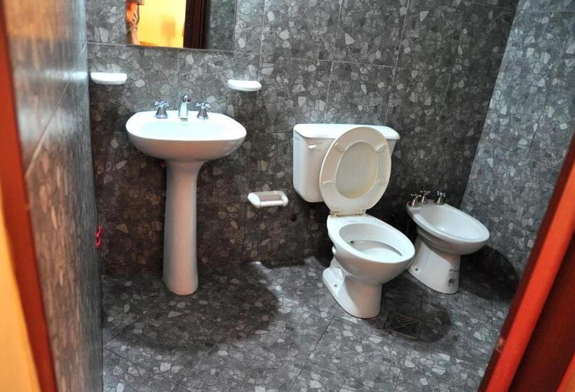 اتاق استاندارد سه نفره, Hostal Benjamin