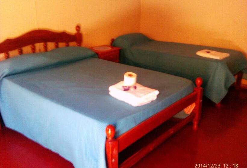 اتاق استاندارد سه نفره, Hostal Benjamin