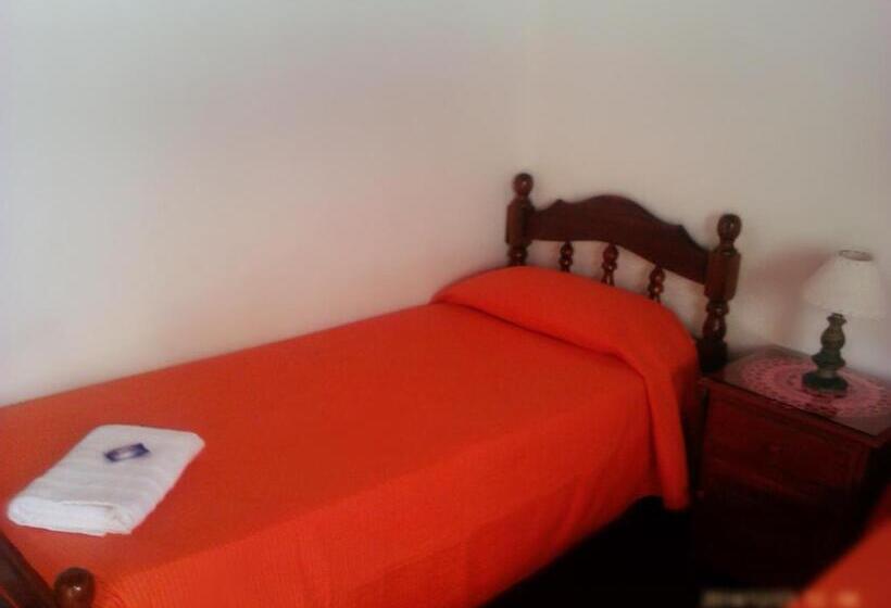 اتاق استاندارد سه نفره, Hostal Benjamin