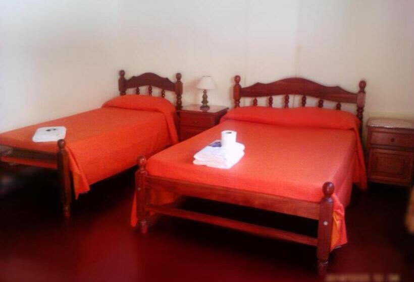 اتاق استاندارد سه نفره, Hostal Benjamin