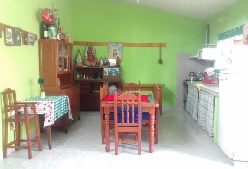 Дом 2 Спальни, Hostal Benjamin
