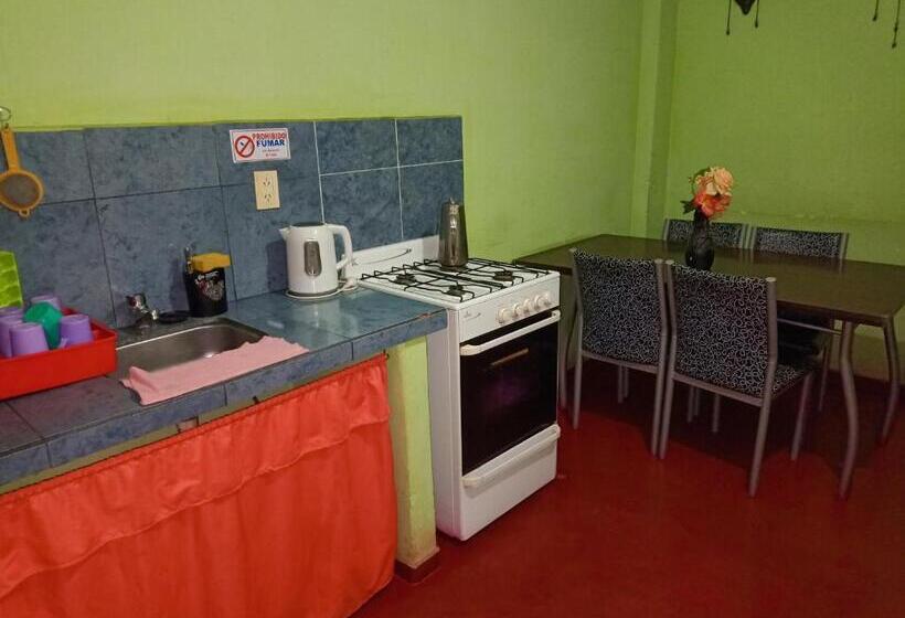 Семейный Номер, Hostal Benjamin