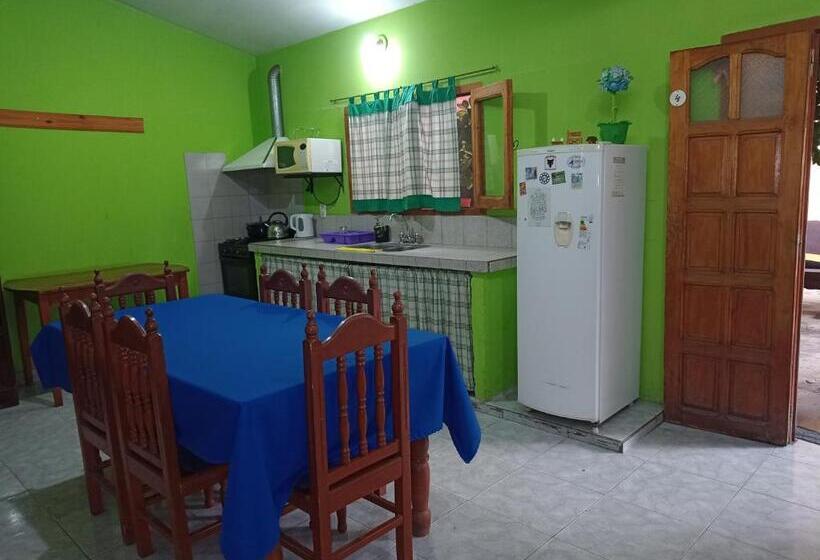 Дом 2 Спальни, Hostal Benjamin