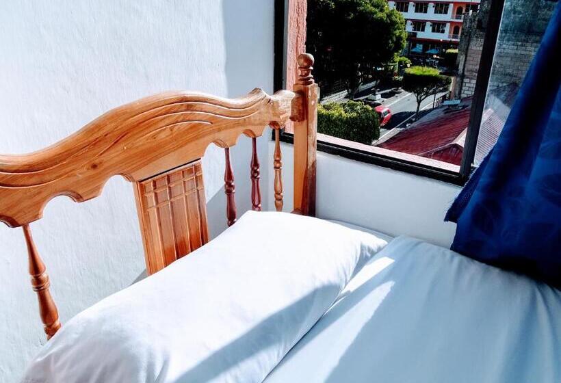 Номер Стандарт Трехместный, Erupcion Art Hotel & Hostel