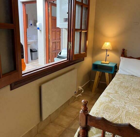 اتاق استاندارد با سرویس بهداشتی مشترک, Ferienhaus Hostel Salta