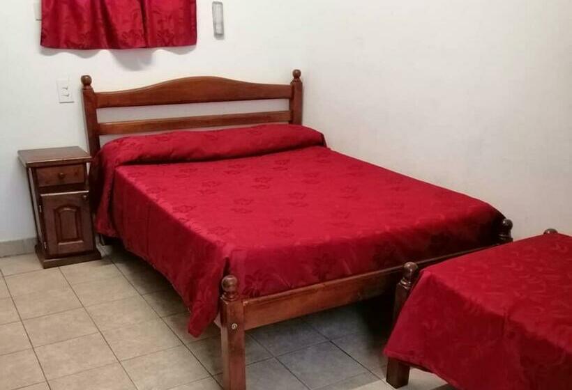 اتاق استاندارد سه نفره, La Piedad
