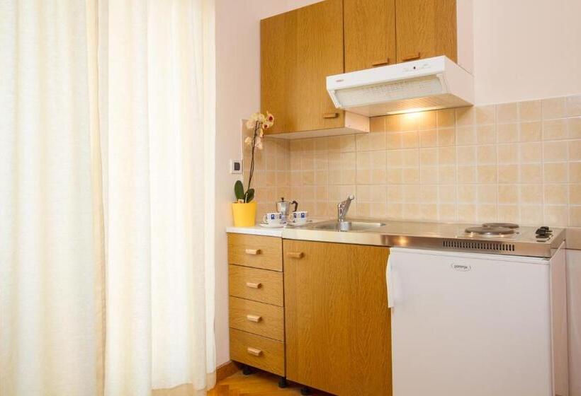 스탠다드 발코니 스튜디오, Villa Sveta Eufemija   Bed And Breakfast