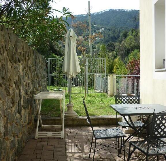 Studio Standard, Costa Morroni