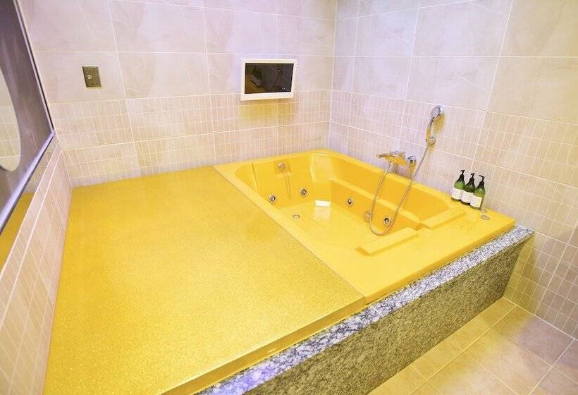 Трехместный Номер Deluxe, Vovtel